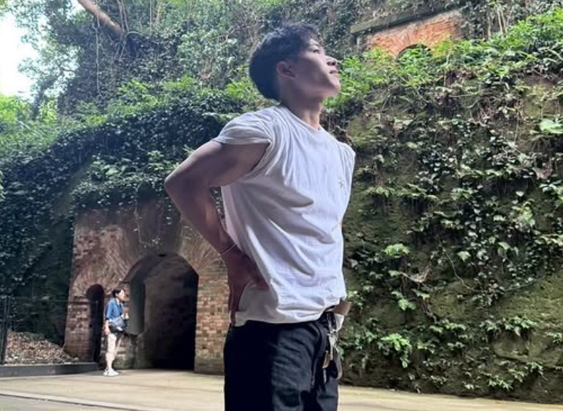 猿島でリフレッシュ！岡慎之助、緑と歴史感じる遺構でのひととき