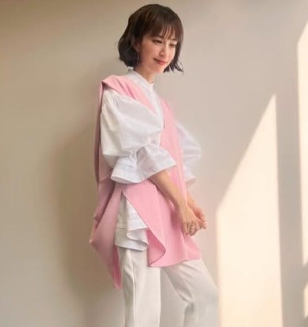 安田美沙子が背中が可愛いピンクの衣装を紹介！