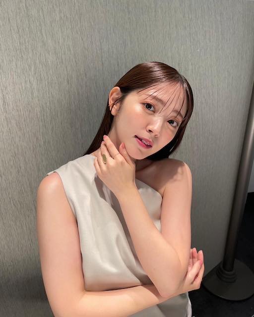 鈴木愛理が大人めスタイル披露💖プロデュースコスメブランドのイベントの感想をつづる💭💭