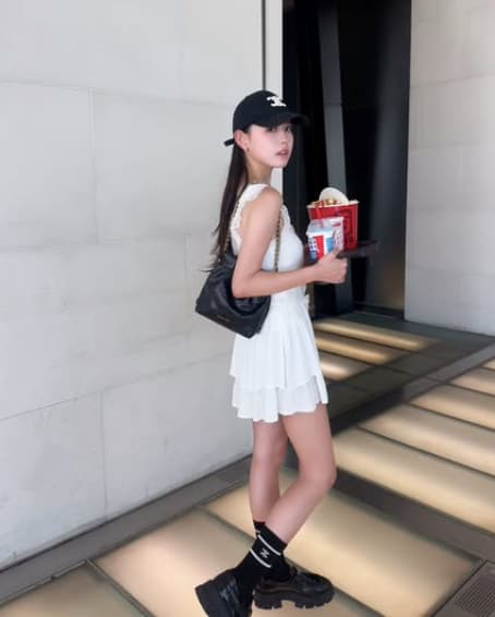 大瀧沙羅、大好きなポップコーンとともに鬼滅の刃を鑑賞