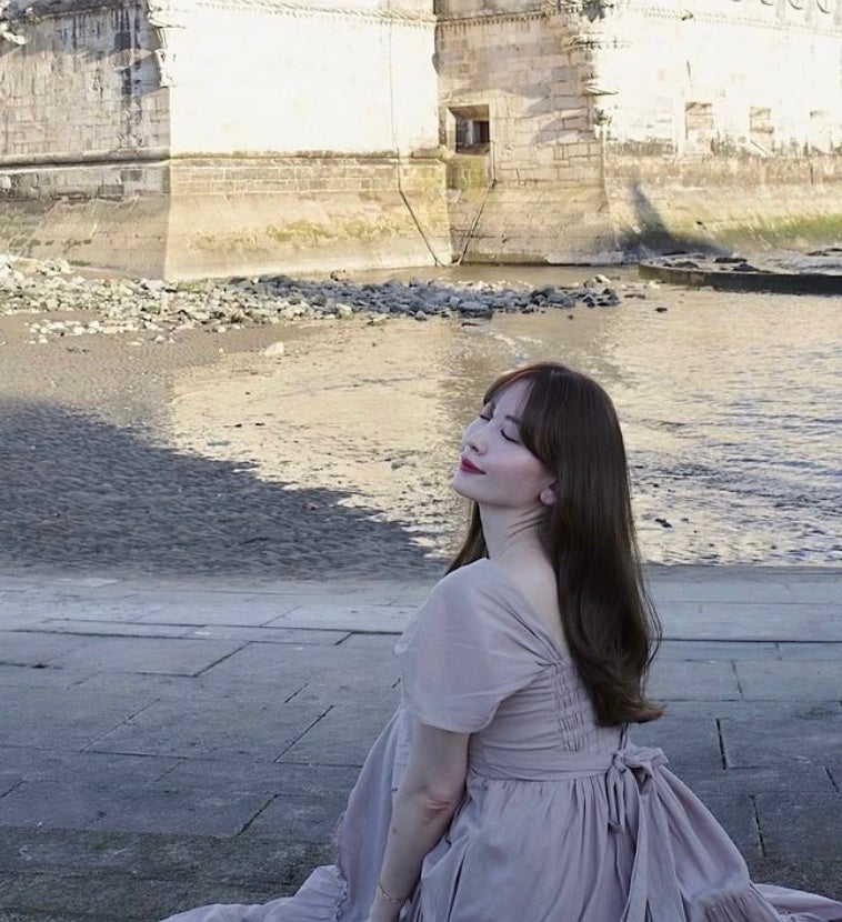 元AKB48人気メンバーが圧倒的なビジュを公開！