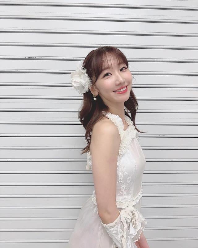 柏木由紀がスタイル抜群ショットを公開！「17年前の衣装をまんま着られるってすげぇー！」