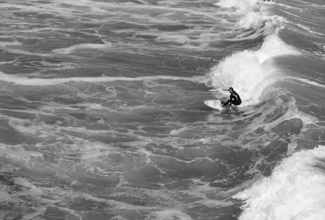 迫力満点の波に挑む、池田美来のカリフォルニア・サーフィン紀行が熱い
