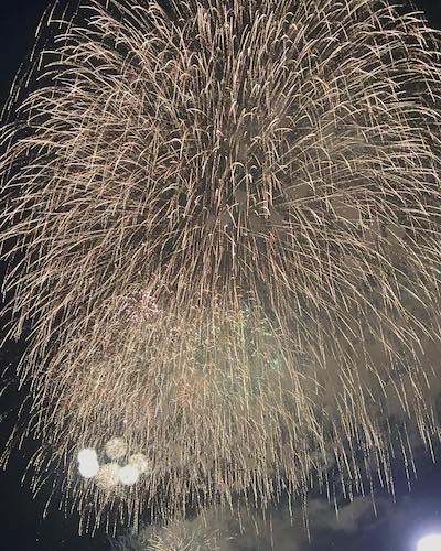 物凄い迫力❗️❗️元体操選手の田中理恵が花火で夏を感じる😆