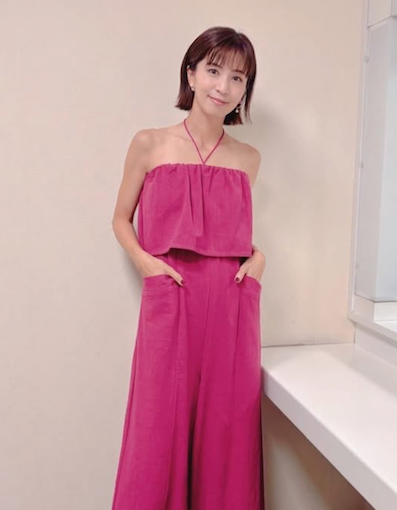 「あ、綺麗な人見つけた！」安田美沙子、日焼けした肌を見せながら鮮やかな衣装を披露