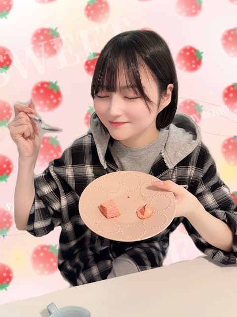 「幸せ噛みしめてる」#ババババンビ 小鳥遊るいの手作りお菓子を味見するメンバーの姿にファンも笑顔