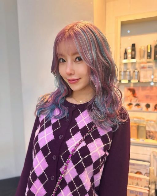 レイザーラモンHG妻・住谷杏奈、「2025年ヘアカラー初め」で大胆イメチェンショットに大反響！