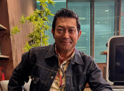 山口智充、『グッと！地球便』収録で感動の連続！デニム姿も話題に！