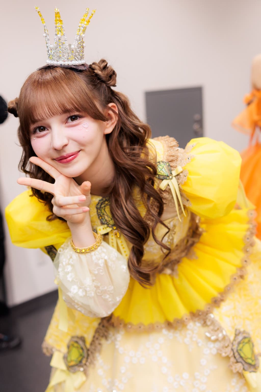 今話題のアイドルの“黄色担当”がツアーのオフショット公開！