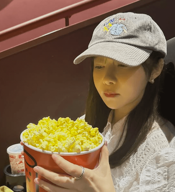 指原莉乃が10年以上ぶりの一蘭へ「高校時代を思い出す味に思わず...」直前にポップコーンも堪能