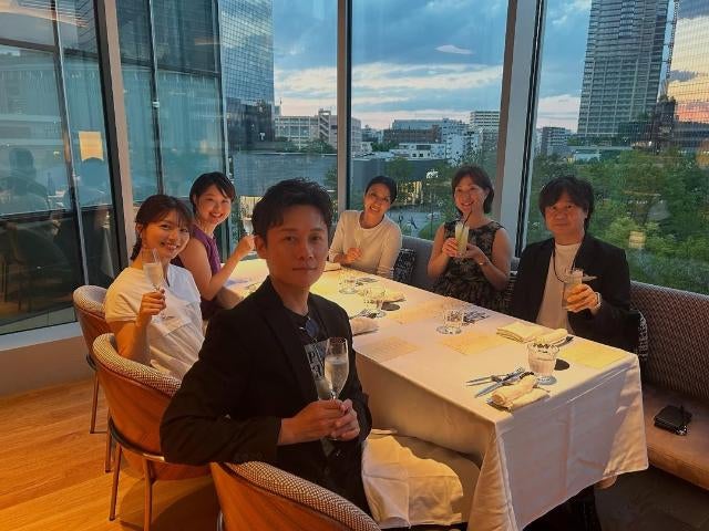 松川浩子、ギャラクシー賞受賞を関係者と祝福　「幸せを噛み締めながら」