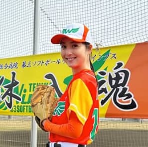 「かわいすぎる！」佐々木希、自身が出演するドラマにてユニフォーム姿を披露！