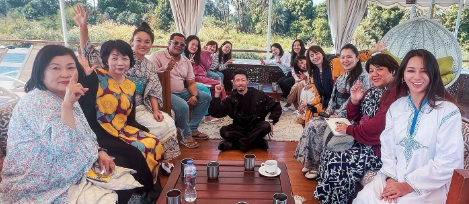 高橋メアリージュン、エジプト旅の仲間たちと心温まるショット公開！来月の舞台にも期待！！