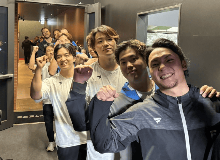 日本ハムがCS1st突破の記念写真