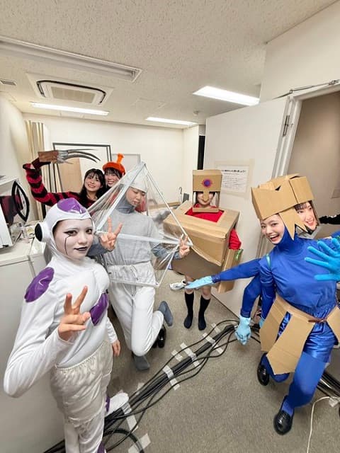 「カオスだ…笑」NMB48 小嶋花梨が投稿した”深夜テンション”な楽屋風景が話題に