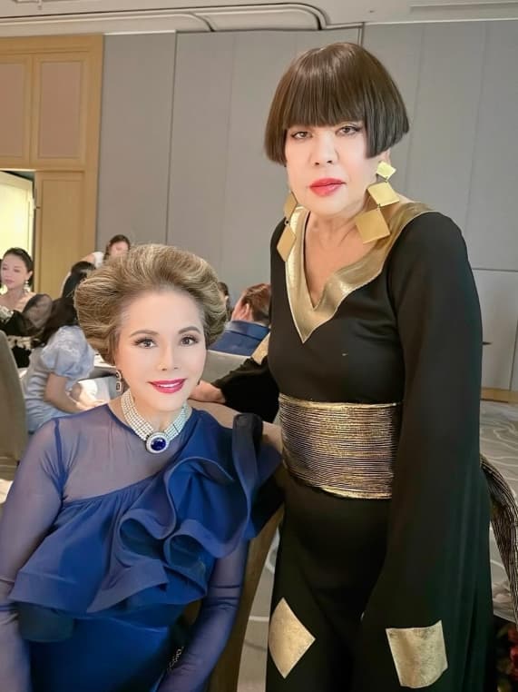 大人のための特別なクリスマスパーティー!デヴィ夫人が知的好奇心と美が交差する一夜を公開