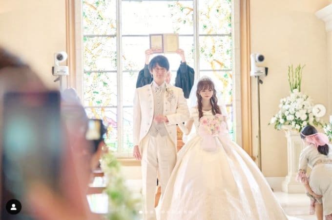 元NGT48・中井りかのウェディングドレス姿に多くのファンが反応「ドレス似合いすぎ」