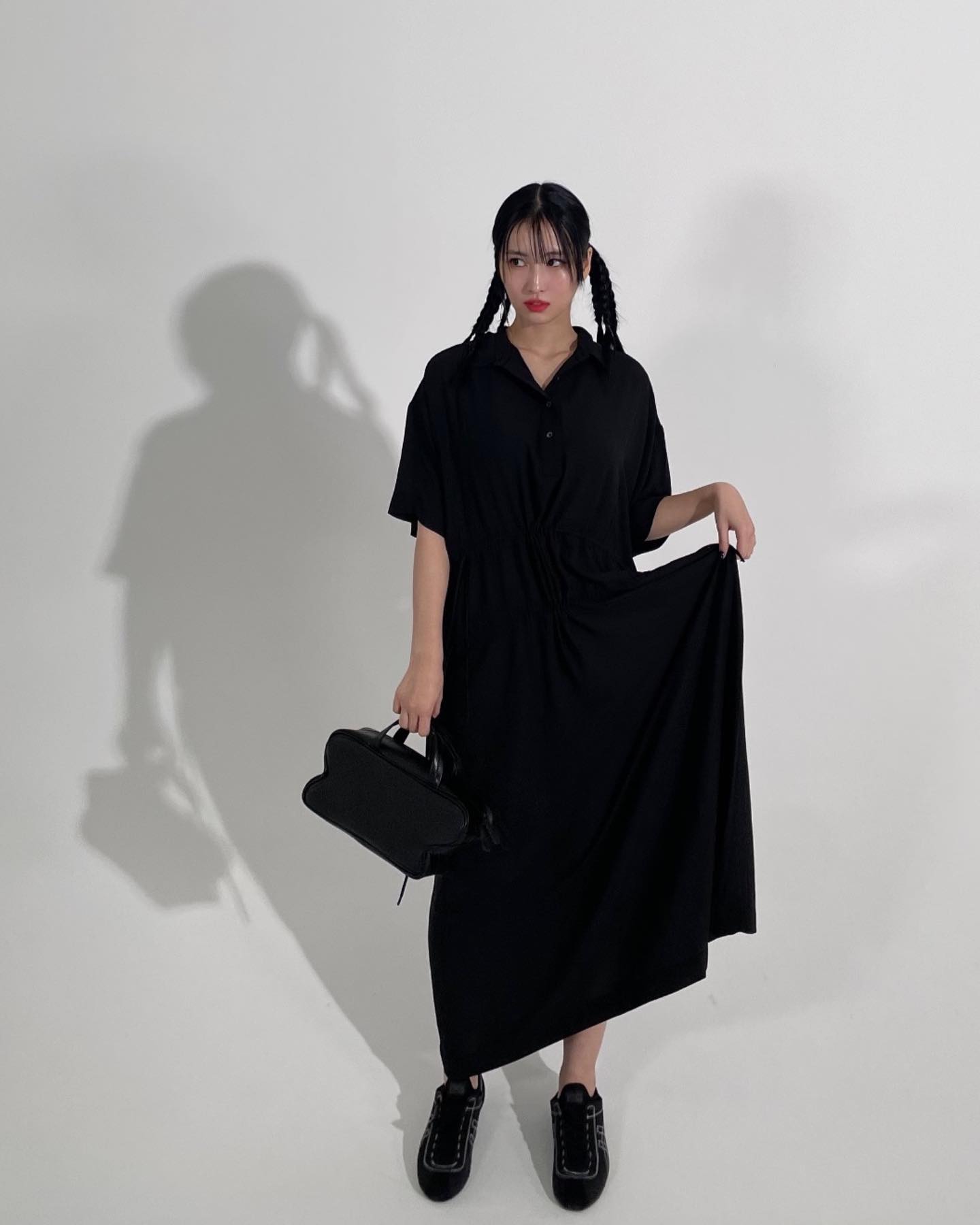 美しすぎる...❤︎TWICEモモのオールブラックコーデが話題❗️