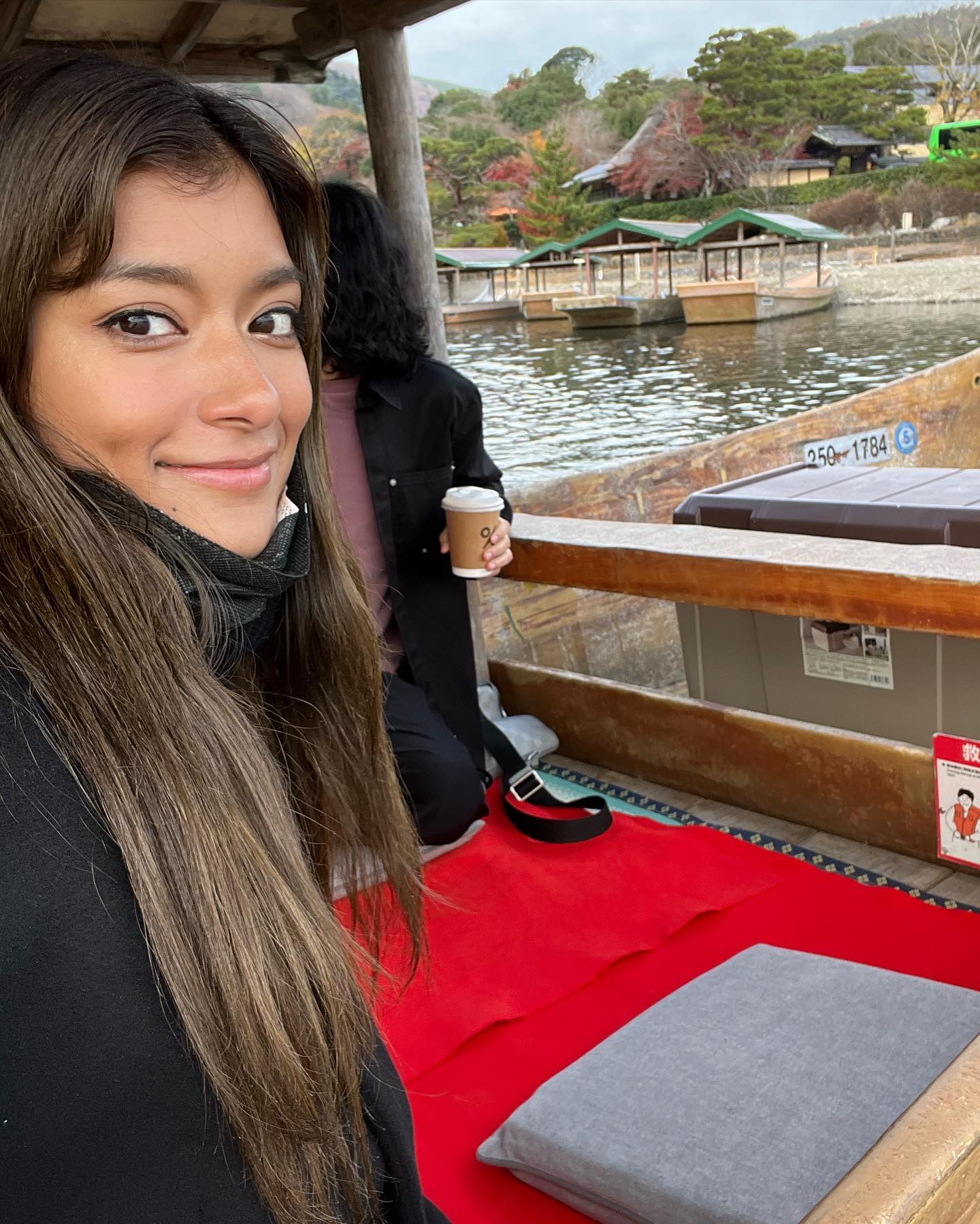 紅葉 × 古都 × ローラにファン歓喜🍁⛩スタイルの良さに驚愕!!