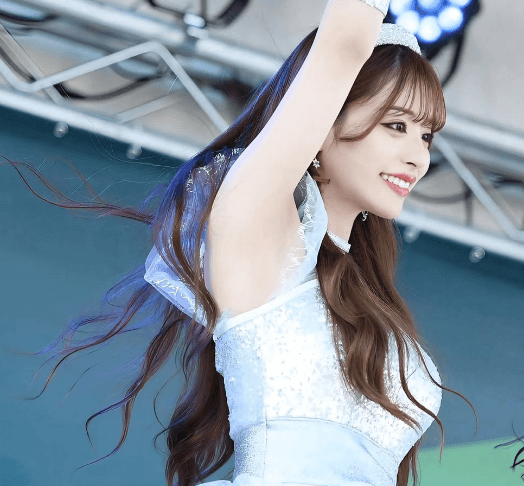 「横顔も素敵だ」人気レースクイーン、アイドルモードの”ディーバ・ショット”が美だとファンを魅了「可愛らしいコスですね」