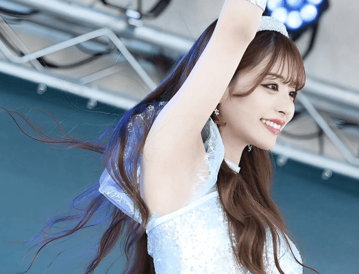 「横顔も素敵だ」人気レースクイーン、アイドルモードの”ディーバ・ショット”が美だとファンを魅了「可愛らしいコスですね」