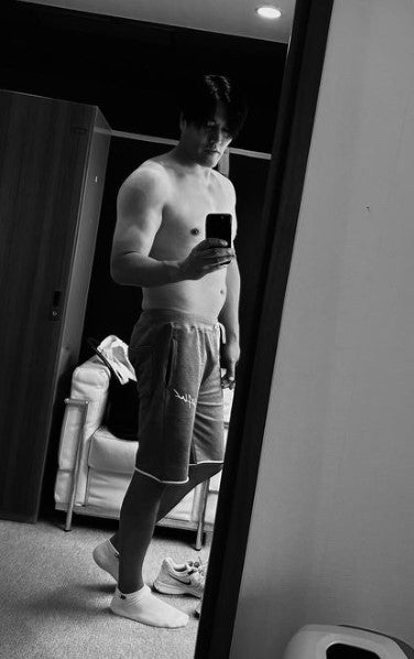 「いつの間にこんな体に!!」43歳・人気俳優が衝撃の肉体美披露