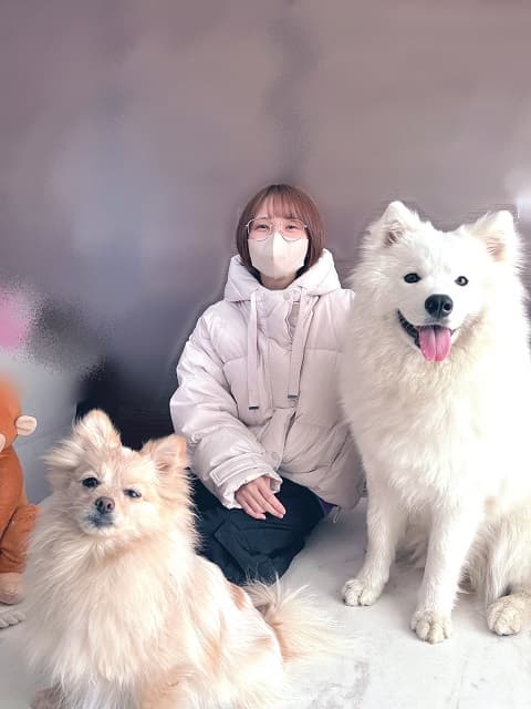 「幸せそうすぎて好き」鬼頭明里が声優仲間のワンちゃんたちとの写真を投稿！