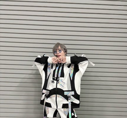 「今回はバリューセット！」声優・岡本信彦　様々なライブ衣装をお届け！あなたはどの衣装が好き？？