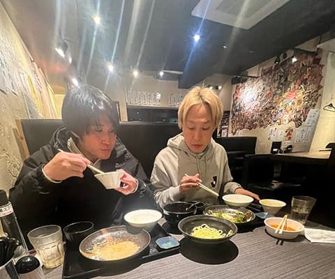 ものまね芸人JP、後輩芸人らに深夜に呼び出され食事を奢らされる！後輩から返ってきたまさかの言葉とは…