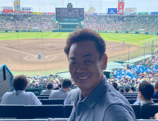 「甲子園の夏」元プロ投手が観戦に登場！球児たちの熱戦に視線集中