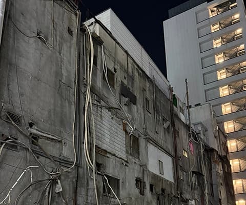 漫画家・村田らむ、ホラー映画に出てくるような”剝き出しになった壁”を絶賛！