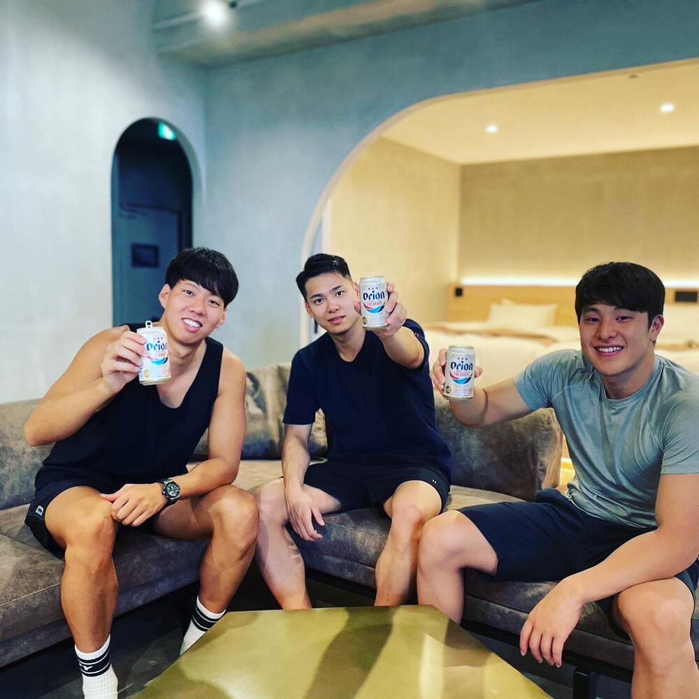 瀬戸大也　石垣島堪能🌊 　水泳で鍛え上げられた肉体美がちらり👀✨