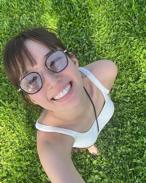 佐藤栞里が快晴の空の下で新年の挨拶🎍