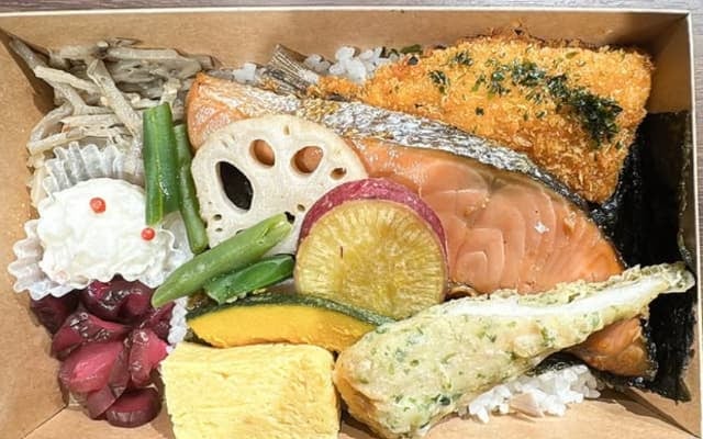 「めっちゃ美味しそう！」バカリズム 彩り豊かなお弁当を披露！