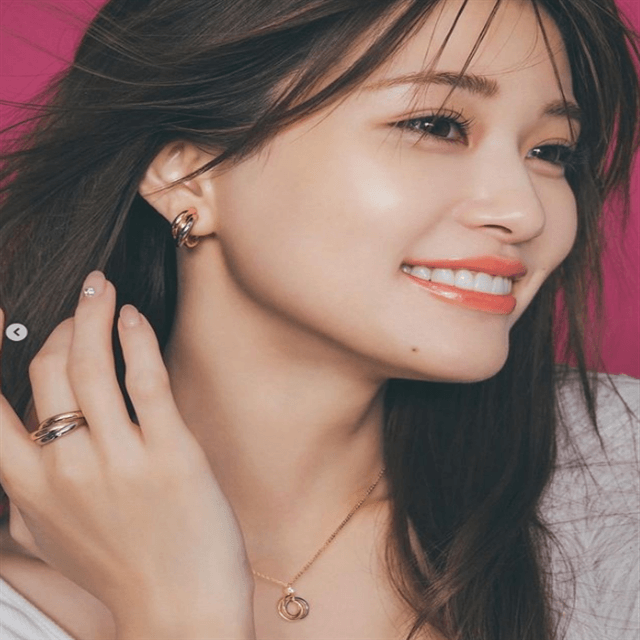 生見愛瑠の必見”エルメス・カルティエ”フォト、ドキドキのドアップ御尊顔ショットでファンを魅了する