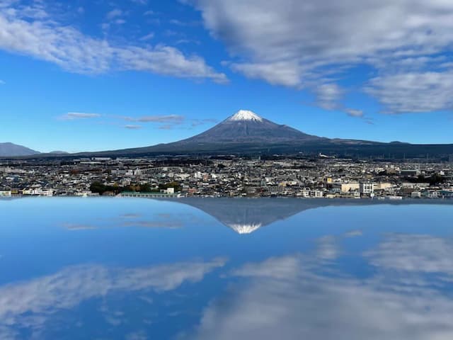 フリーアナウンサー・望月理惠、芸樹的な「逆さ富士」の写真をアップ！