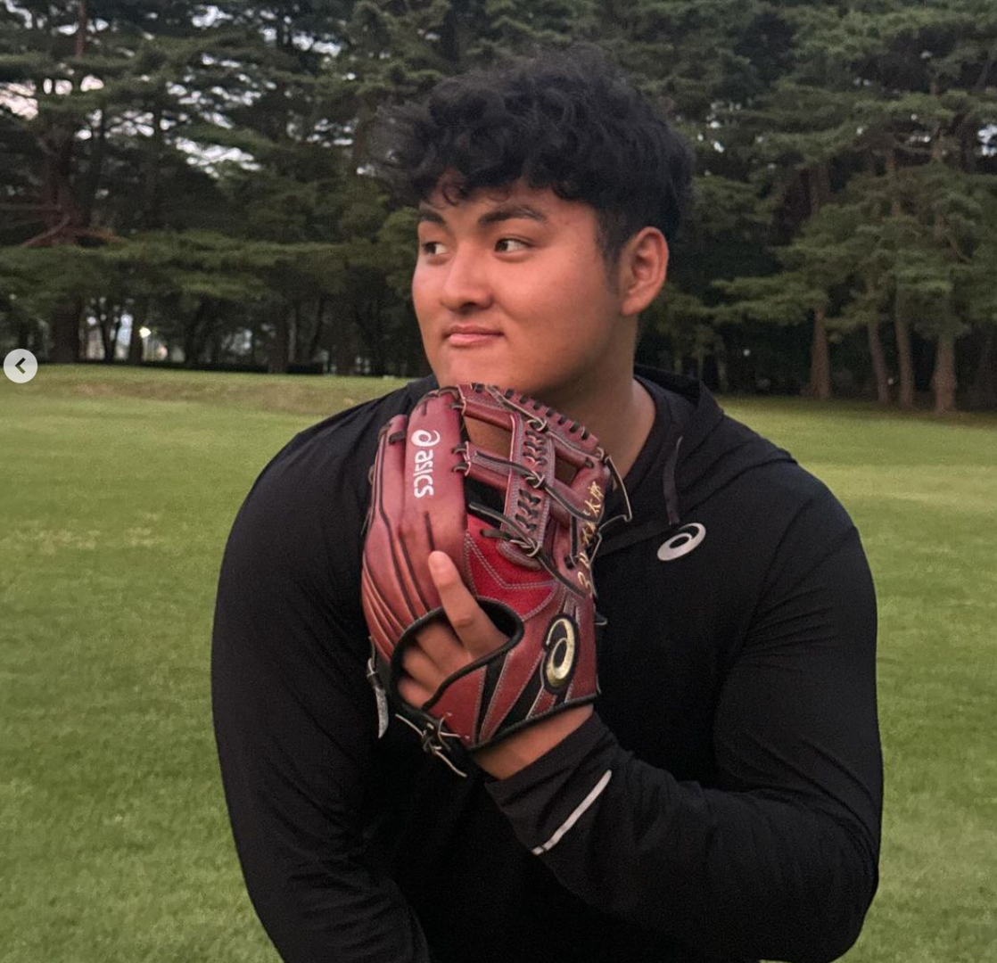 花巻東出身 佐々木麟太郎が愛用する野球道具「大谷のグローブのデザインに似てる」