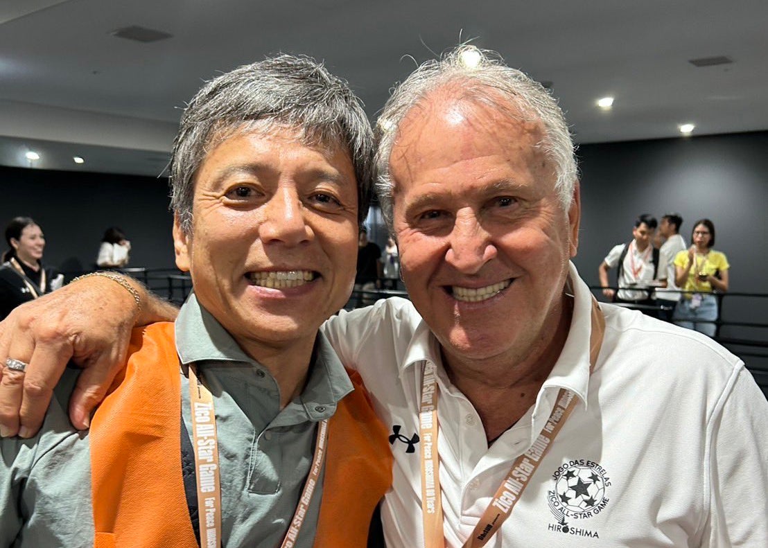 勝村政信、ジーコとの肩組み2ショットに反響　「神様」の投稿が話題に