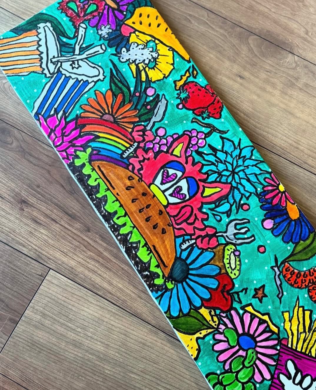 西山茉希、カラフルなオリジナルアートに称賛の声！「まきちゃんにしかかけない絵」