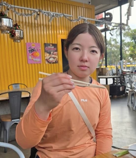 車いすテニス・田中愛美、『お箸の正しい使い方講座！』開いて閉じて…こう！！