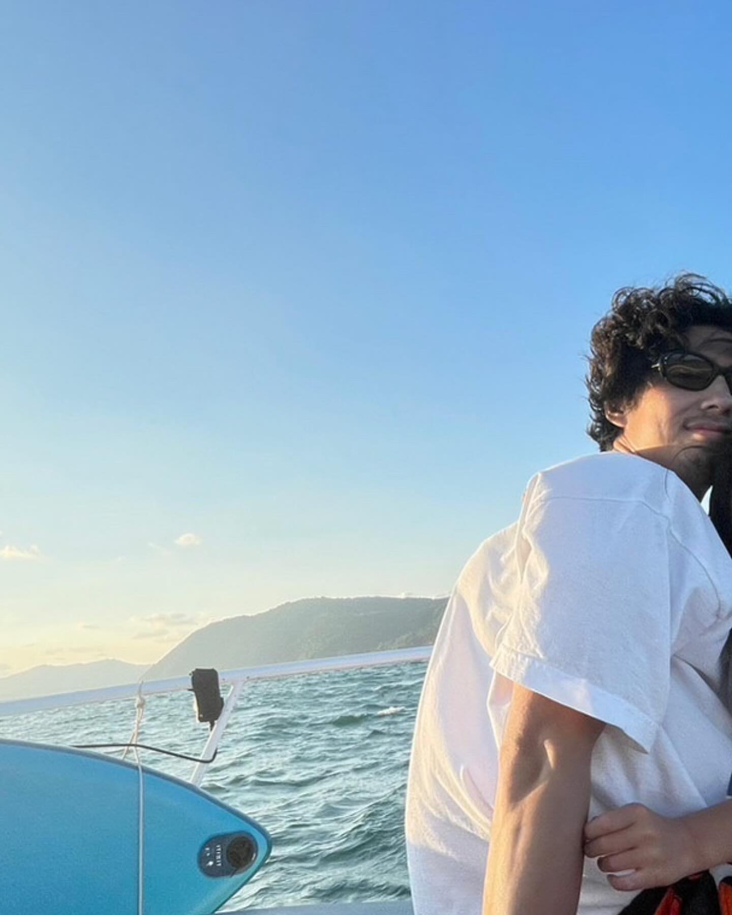 賀来賢人が匂わせ写真を投稿⁉️隣に写るのは榮倉奈々か??