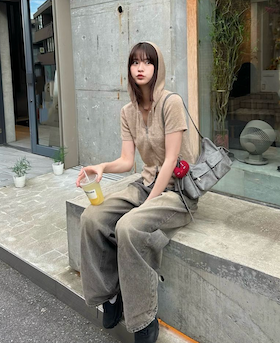 NewJeans風夏のファッションはこれ！ワンポイントは携帯ケースで入れる時代!?