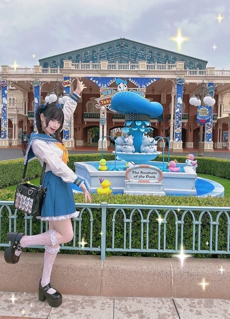 「ビジュえぐい」あかせあかりの”ドナルドバウンドコーデ”が可愛すぎると絶賛の声