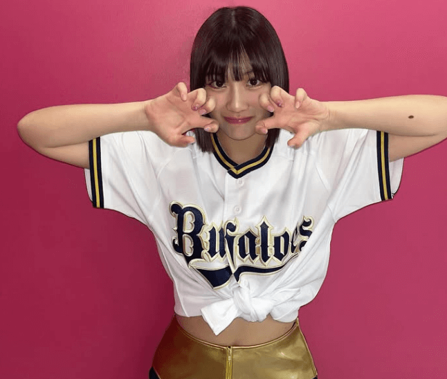 「白ユニ姿はどうですか？‎」人気上昇中のチアガール、ガオガオポーズ披露にファンのときめきが止まらない！