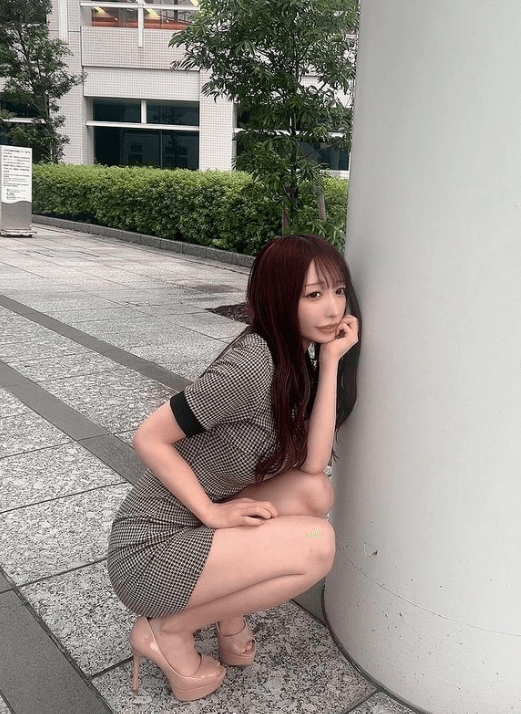 清水あいり「パツパツの秋！？」”セミのモノマネ”にもかかわらず妖艶で、ファン一同がノックアウト