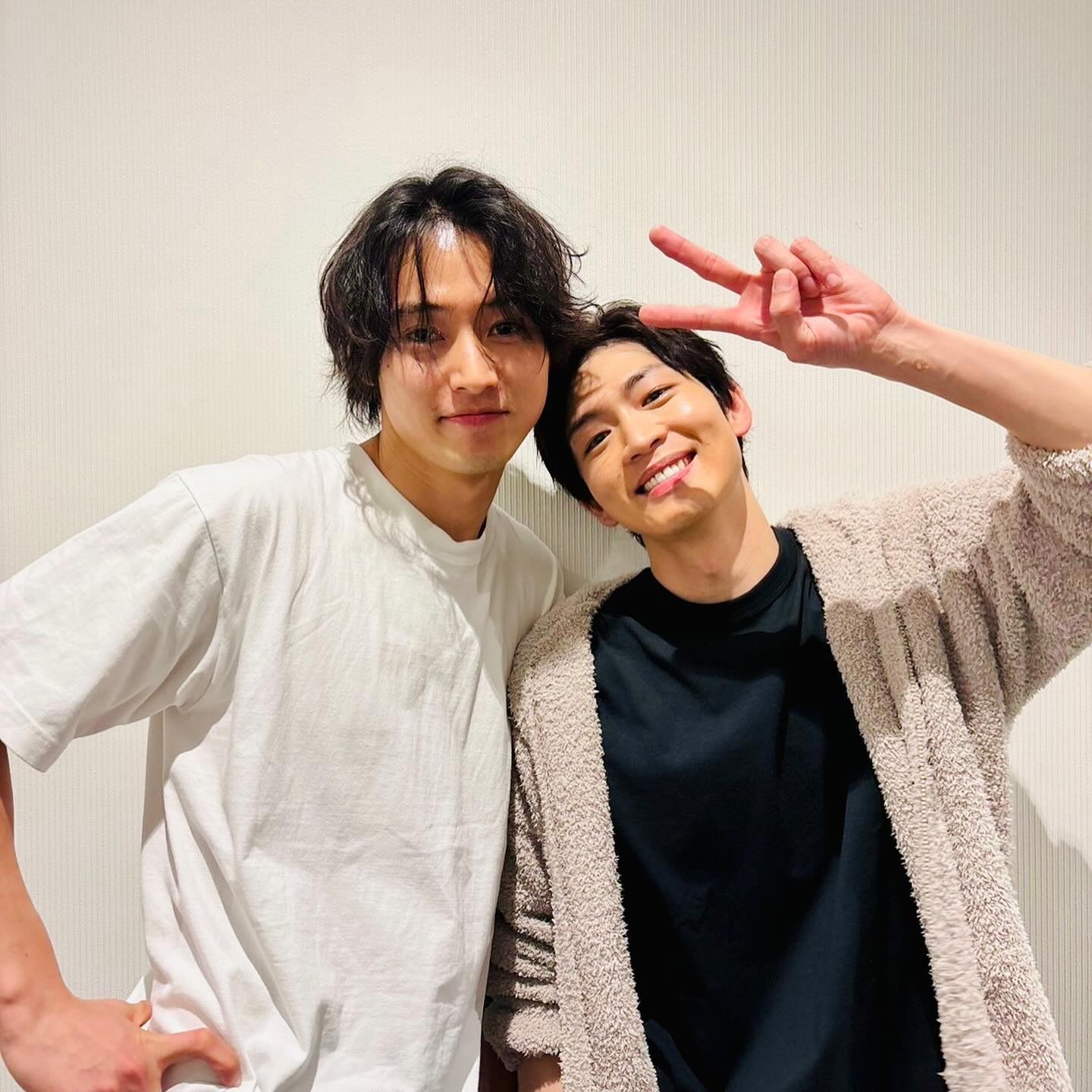 松下洸平&大人気俳優の仲良しっぷりが伝わる2Sに大反響「素敵なおふたり」