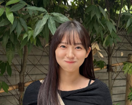 志田音々、「デコルテちら見え」コーデを披露！美肌ケアも絶好調！