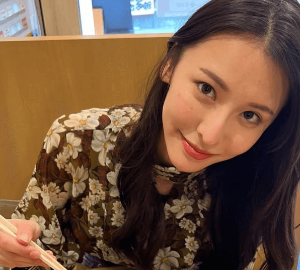 「ふっくらしてたね…」あの人気グラドル、秘蔵のラーメン・ショットを披露しファン拍手喝采！「元が綺麗なんです」