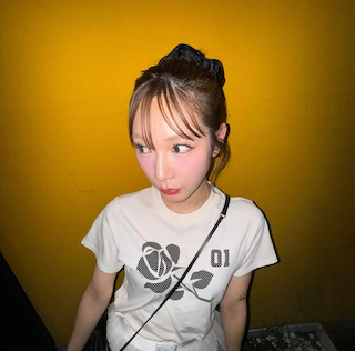 人気Youtuberの投稿に「このチークはどこのですか？可愛すぎる！」と注目殺到!?