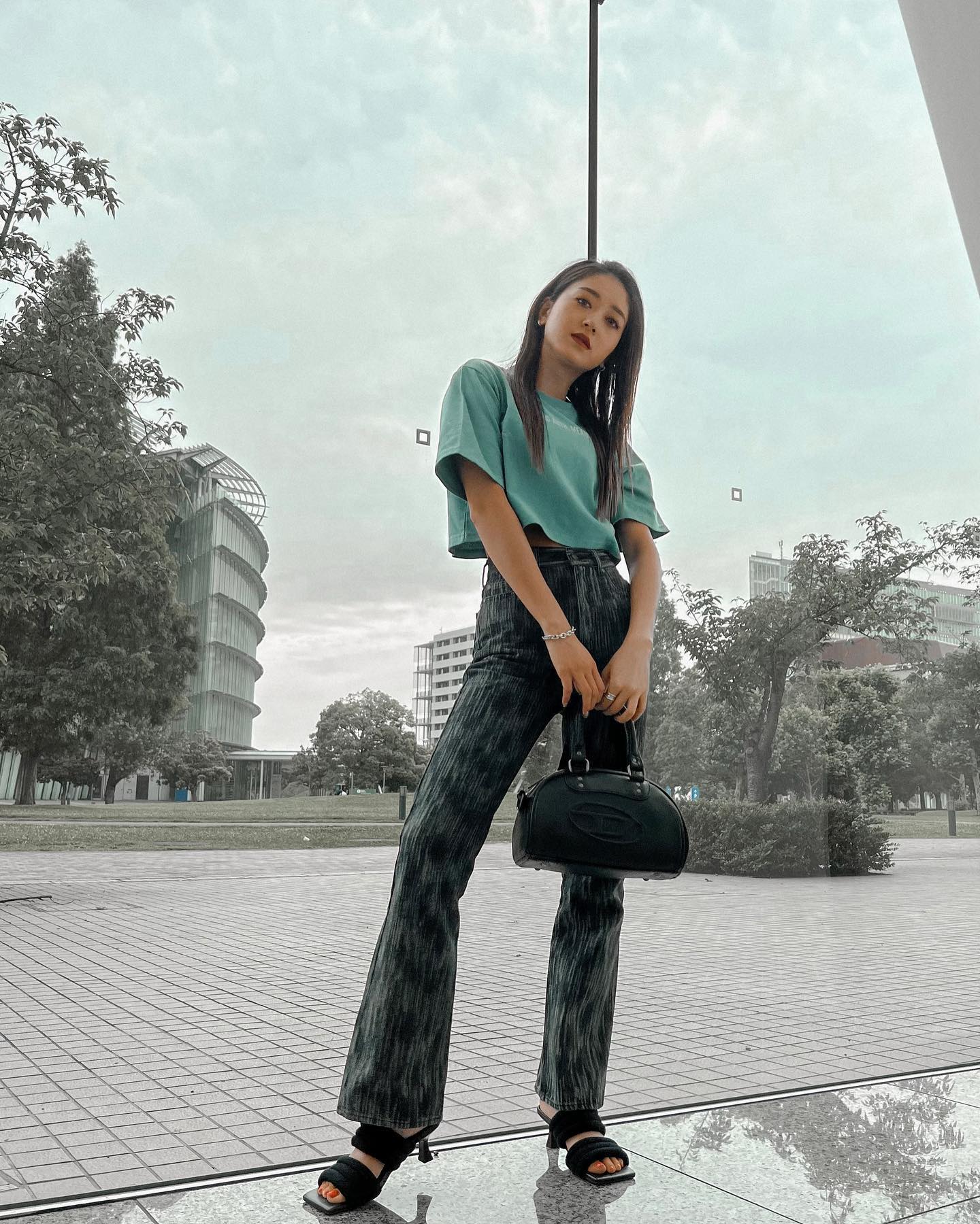 「脚長っ😮❤️」みちょぱさんの抜群のスタイルにファンも驚愕❗️